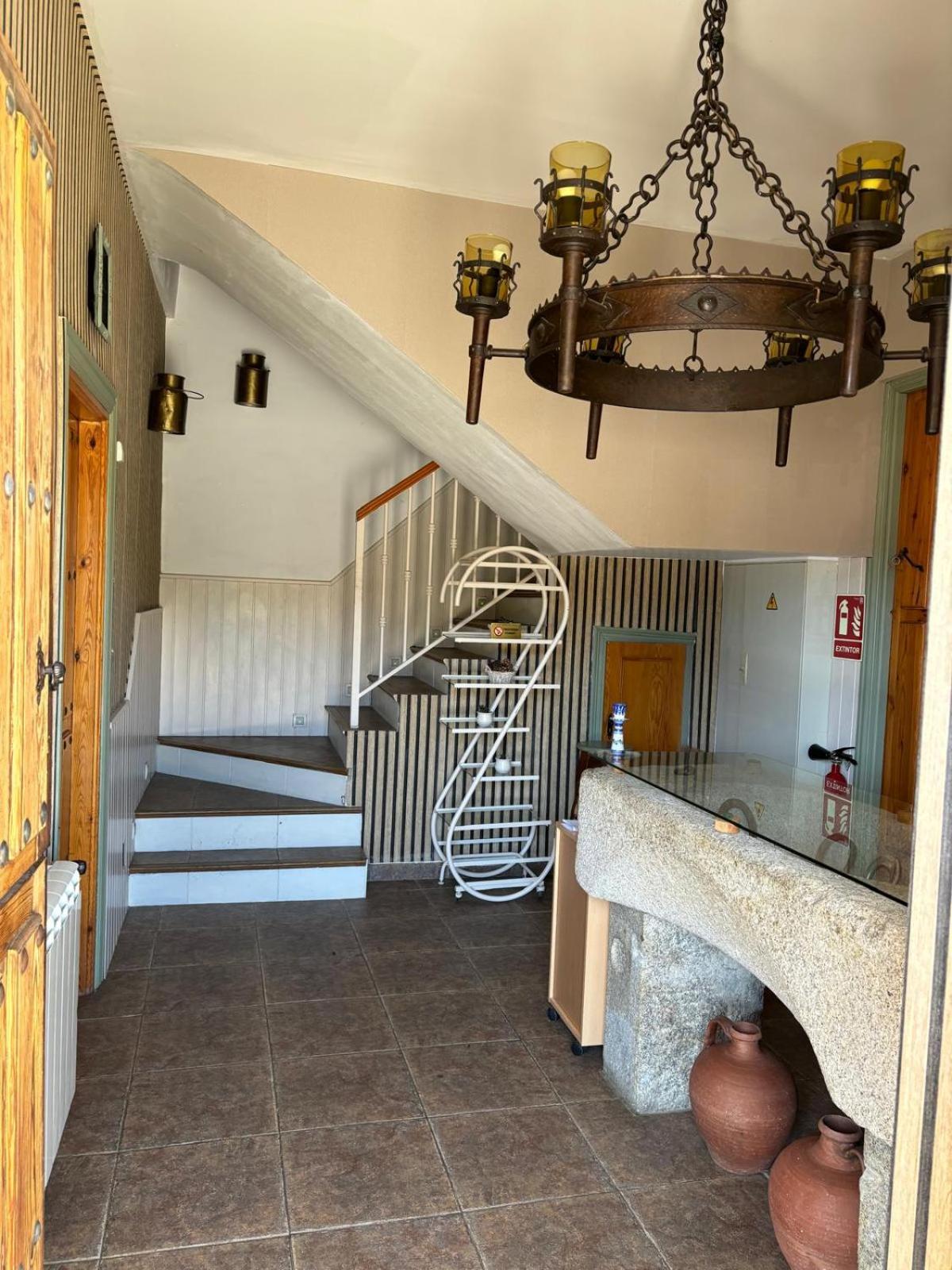 Altogredos Hotel Rural Y Apartamentos Turisticos Ойос-дель-Эспино Экстерьер фото