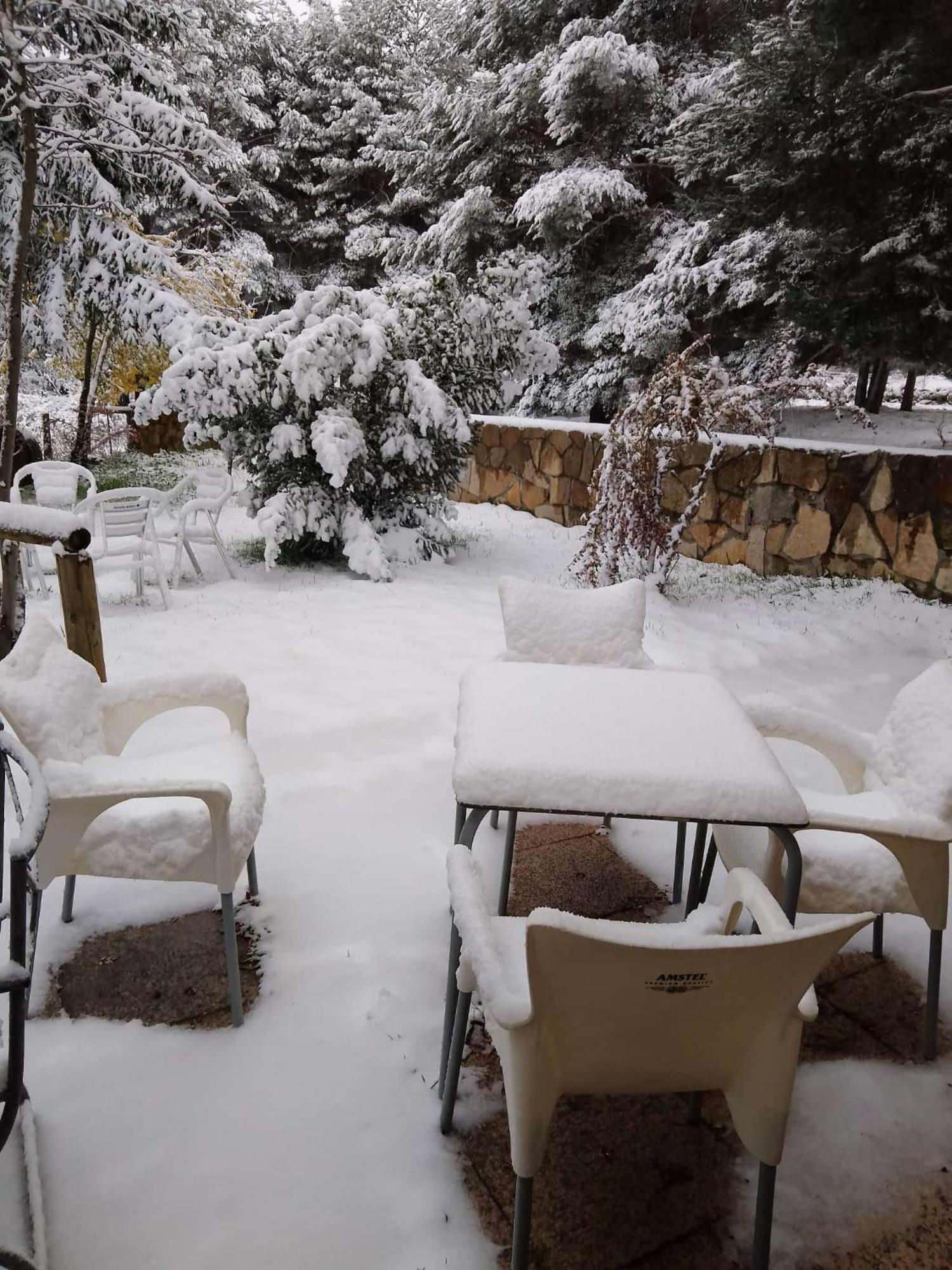 Altogredos Hotel Rural Y Apartamentos Turisticos Ойос-дель-Эспино Экстерьер фото