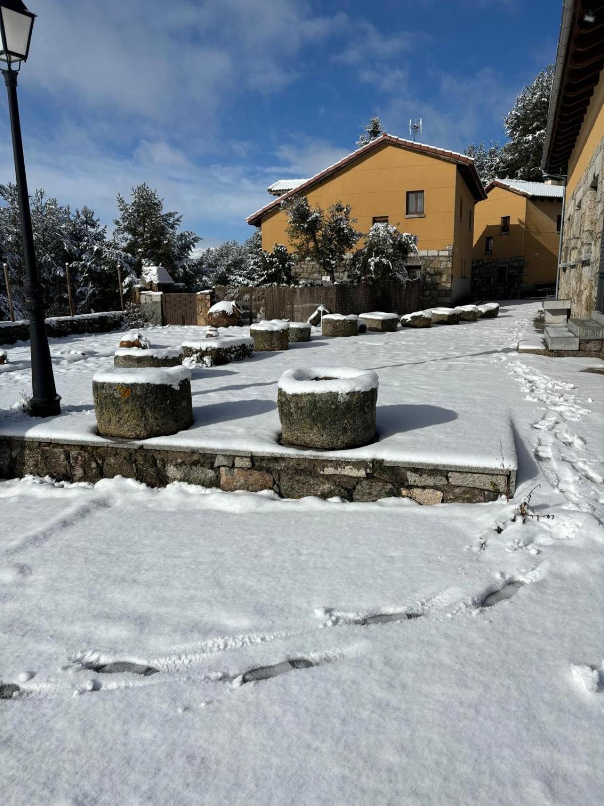 Altogredos Hotel Rural Y Apartamentos Turisticos Ойос-дель-Эспино Экстерьер фото